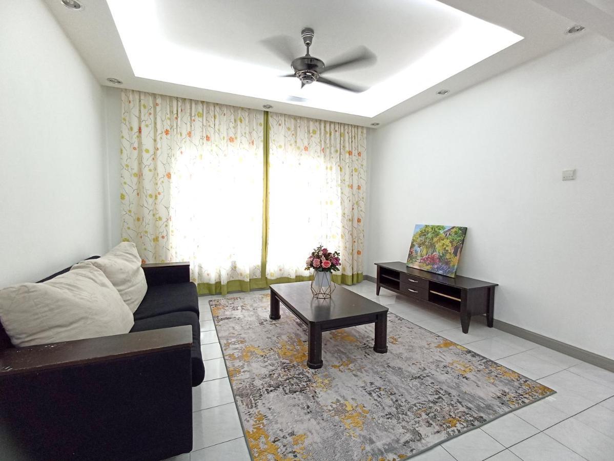 Tropika Homestay Bangi With 3 Bedrooms 加影 外观 照片
