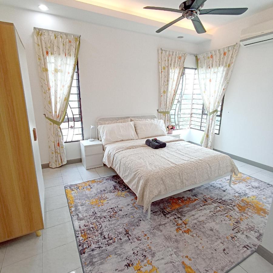 Tropika Homestay Bangi With 3 Bedrooms 加影 外观 照片