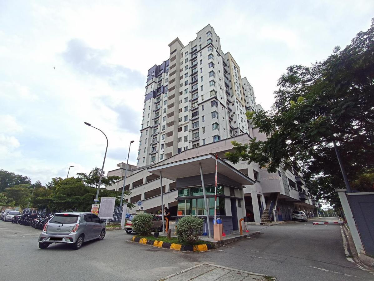 Tropika Homestay Bangi With 3 Bedrooms 加影 外观 照片