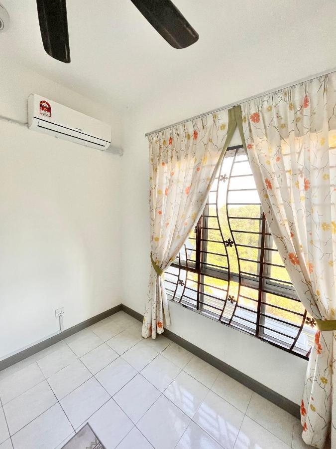 Tropika Homestay Bangi With 3 Bedrooms 加影 外观 照片